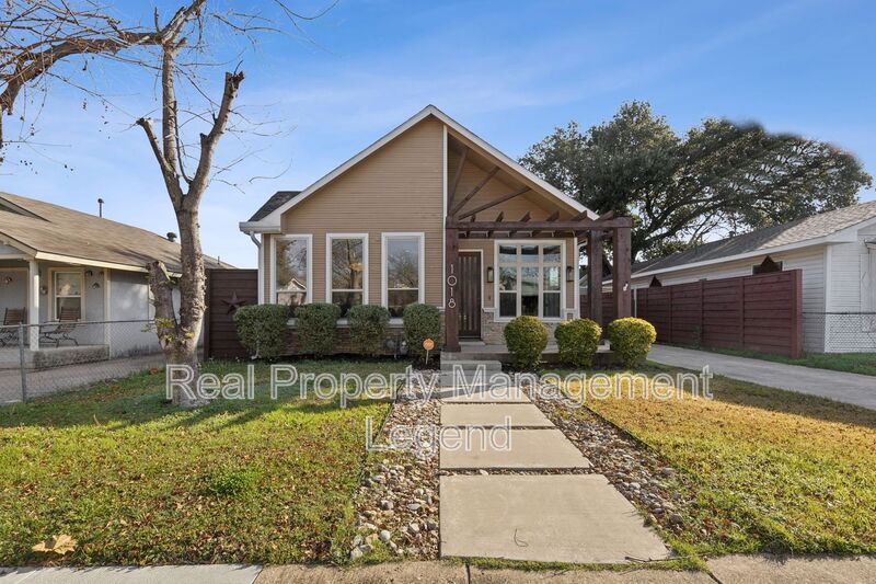 Dallas House: 1018 S Waverly Dr
