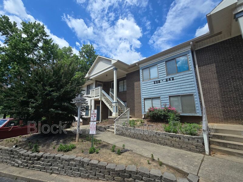 Archdale House: 234 Davidson St.