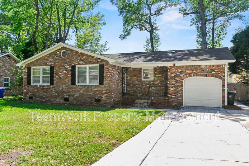 Charleston House: 1641 Falmouth Street