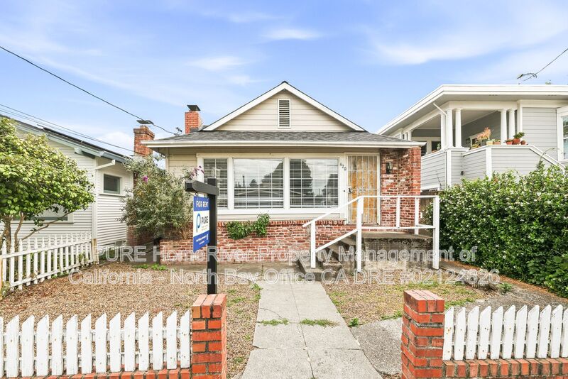 Santa Rosa House: 420 Carrillo Street
