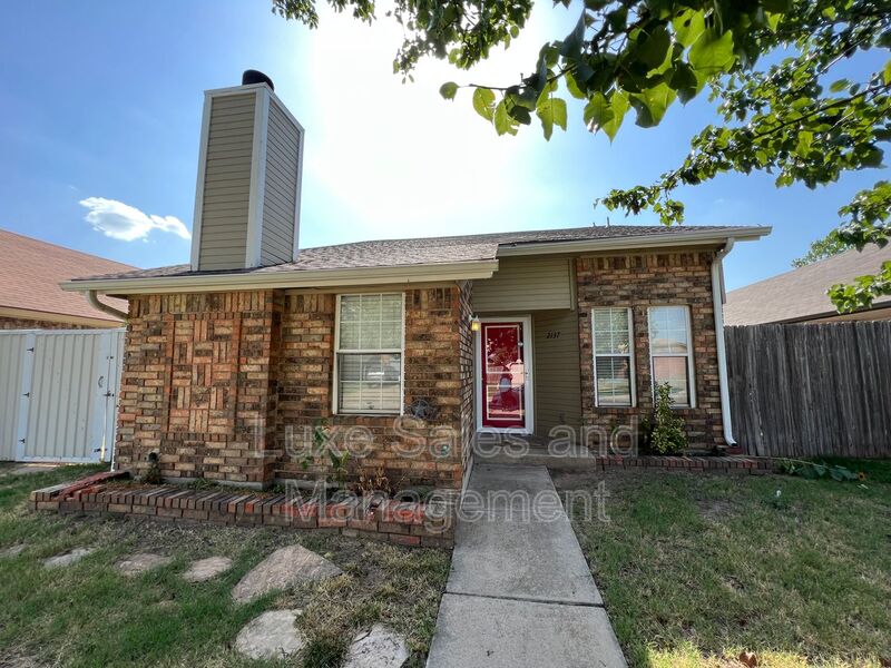 Moore House: 2137 Goodrich Drive