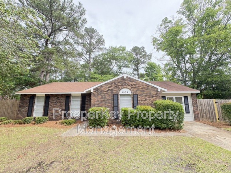 Columbus House: 5939 Hunter Rd