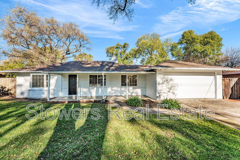 Pleasant Hill House: 1718 Mary Dr