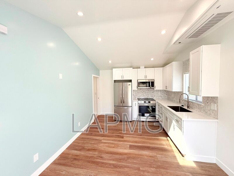 Pacoima House: 10837 Fellows Avenue
