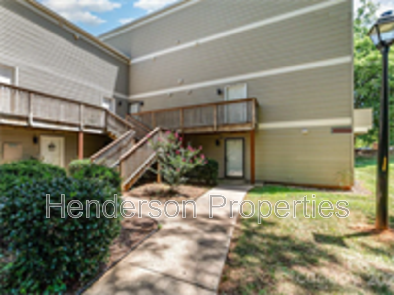 Unit D
Charlotte Condo: 1625 Merry Oaks Road