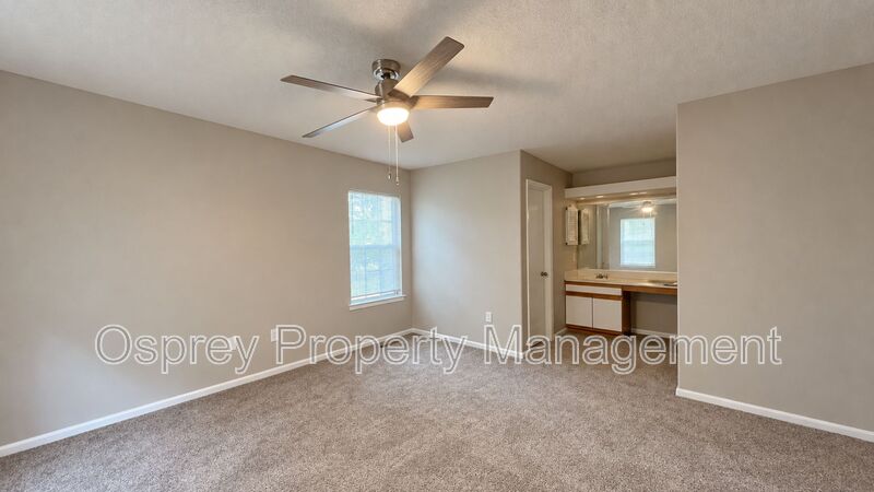 Spacious 3-Bedroom Corner-Unit Townhome with Private Patio in VB! - Photo 17