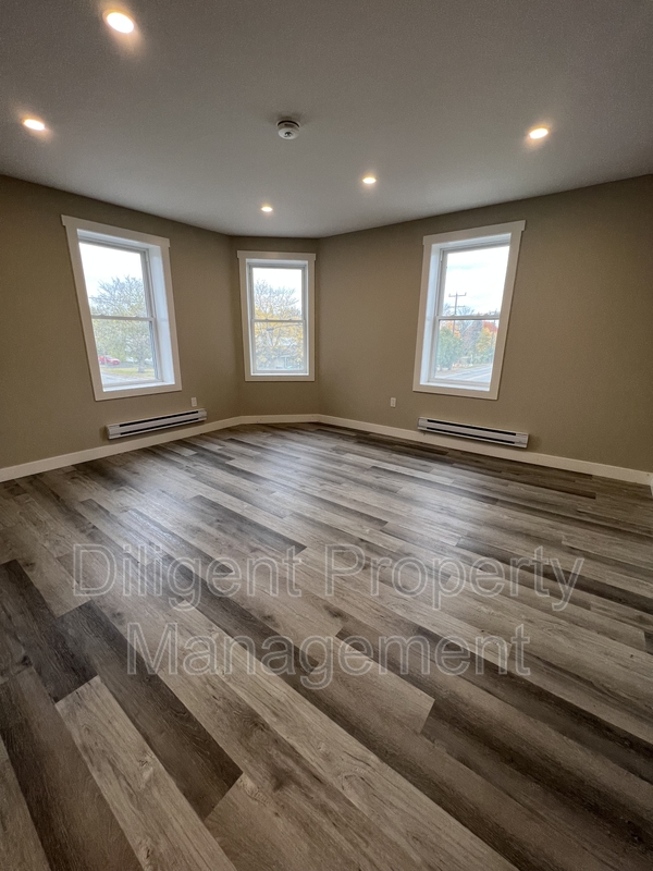 Kawartha Lakes House: 2307 Elm Tree Road