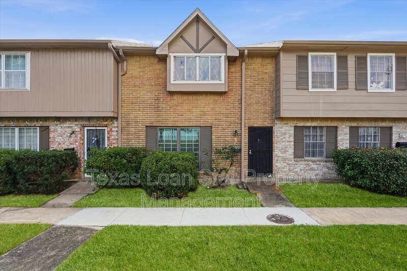 Houston Townhome: 12447 Sharpview Dr