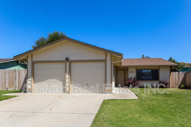 Manteca House: 1497 Claremont Drive