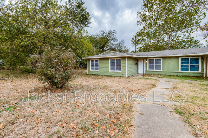 Denison House: 15 MacArthur Dr Unit A