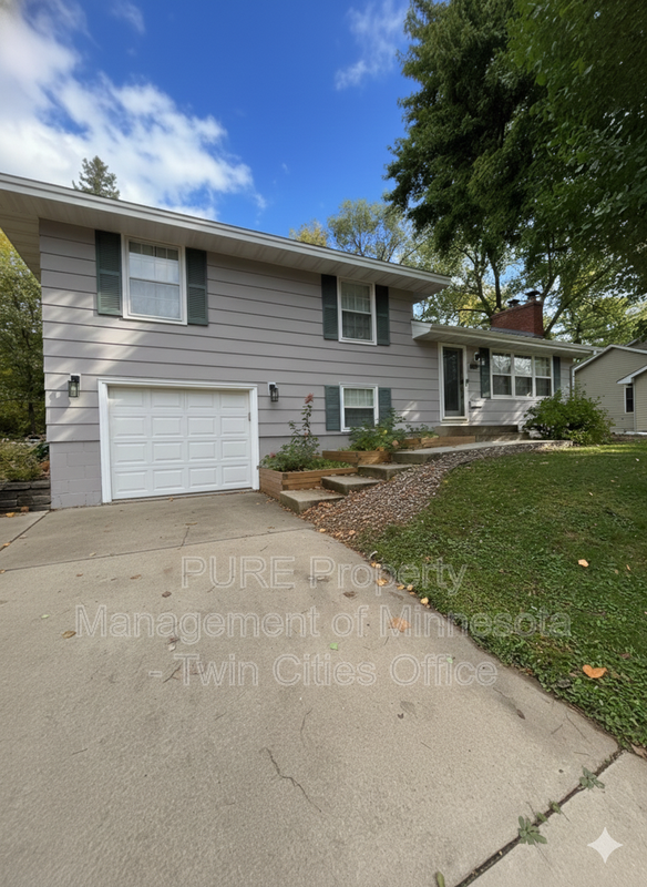 Bloomington House: 4648 Nine Mile Creek Pkwy