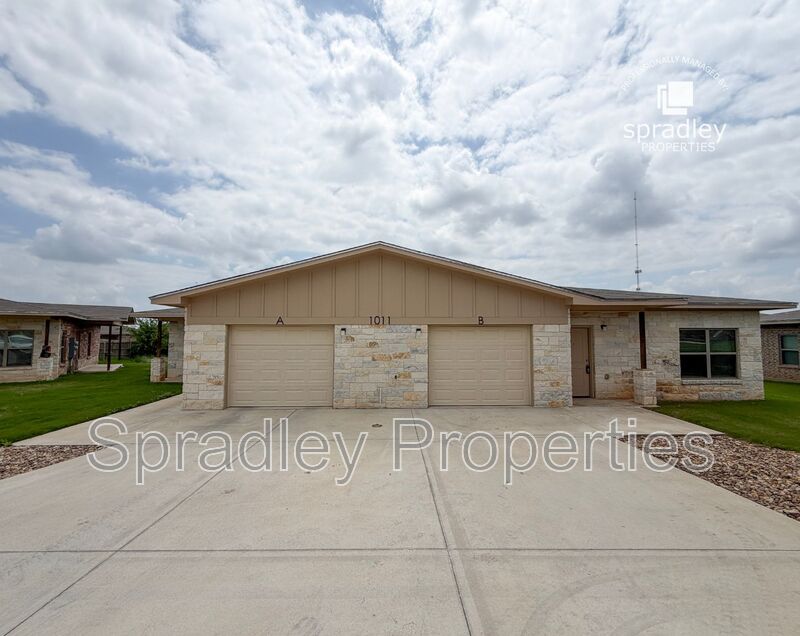 Belton Townhome: 1011B Laurel Dr