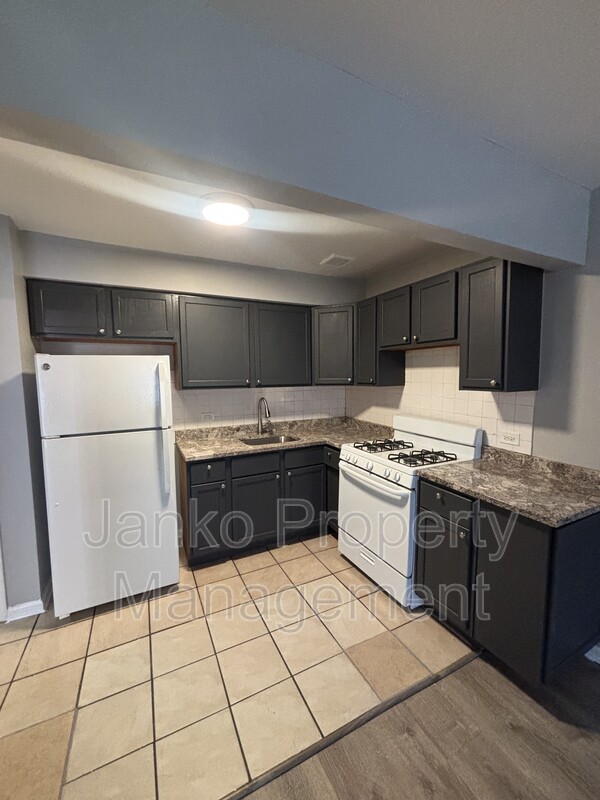 South Chicago Heights Condo: 3351 Commercial Ave