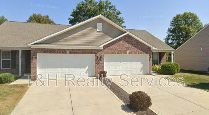 Brownsburg Condo: 639 North Grant Street