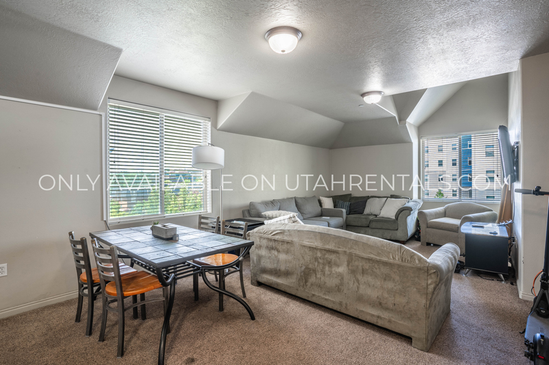 Provo House: 892 E 700 N