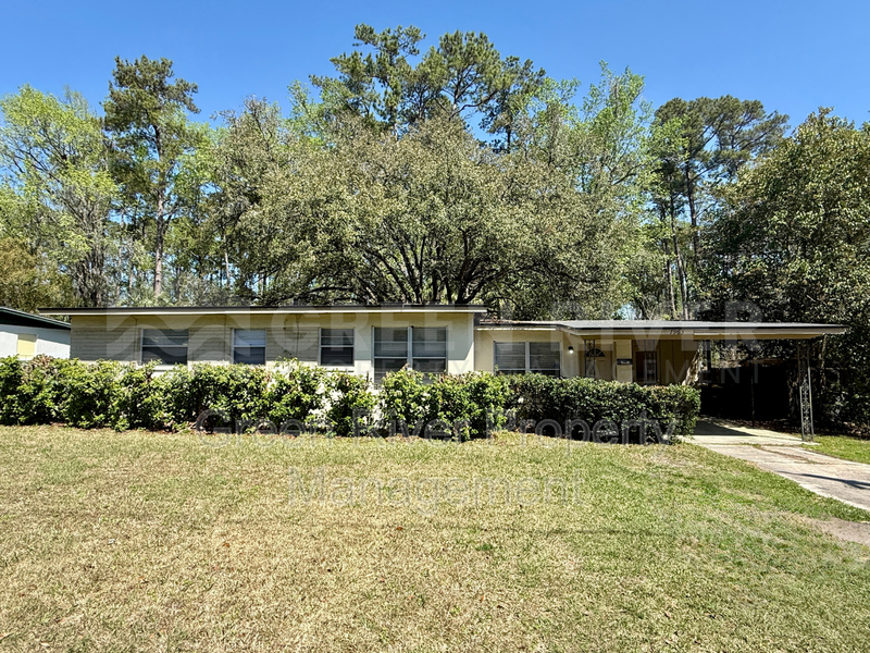 Jacksonville House: 7963 Le Mans Drive