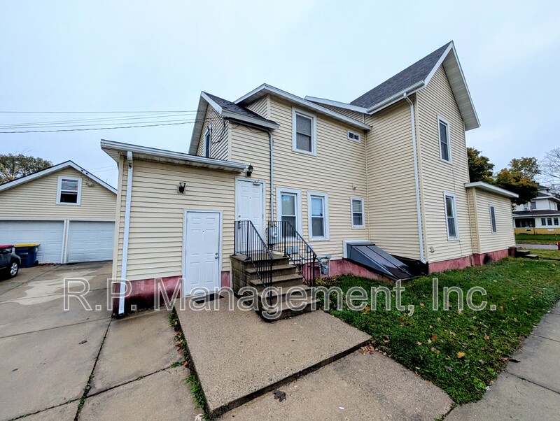 Faribault Condo: 538 2nd St NW