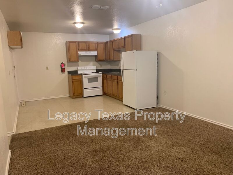 Cleburne Condo: 1110 Williams Ave Apt #E