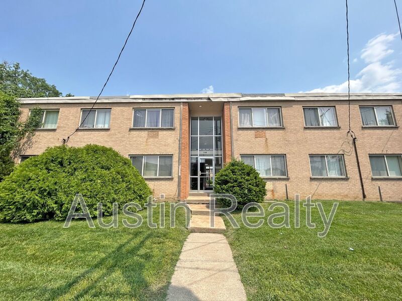 Olivette Condo: 9011 Olive Blvd