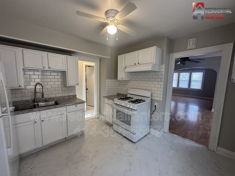 Milwaukee House: 223 W Keefe Avenue