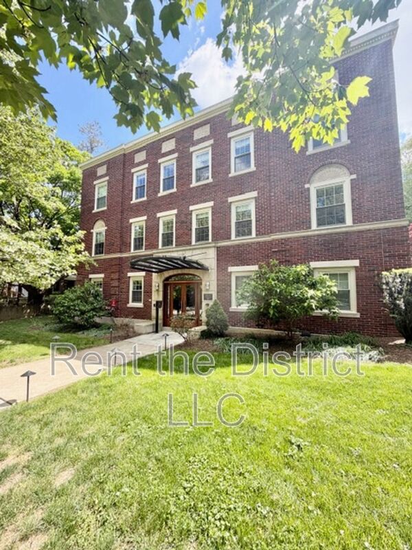 Washington Condo: 2926 Porter Street NW