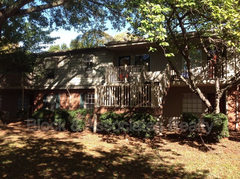 Winston-Salem House: 3820-H Country Club Road