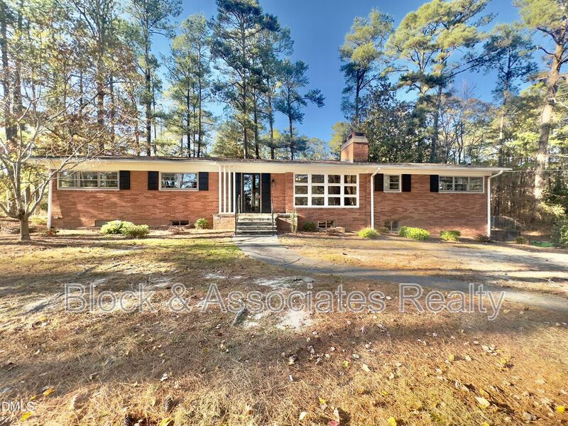 Rolesville House: 405 N. Main St