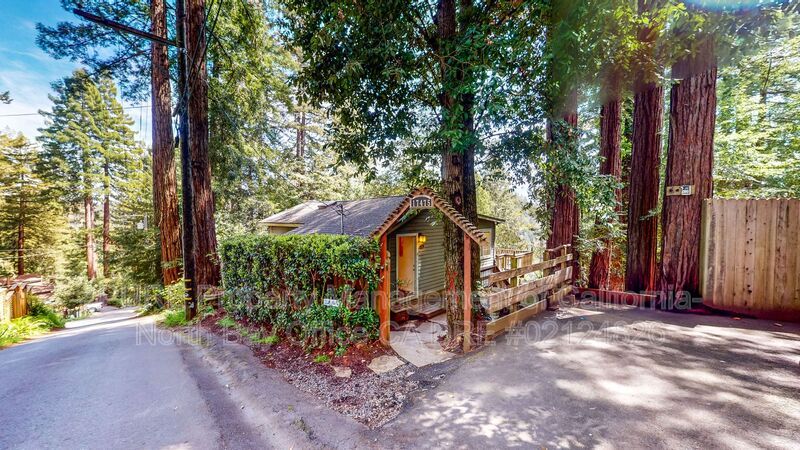 Guerneville House: 17475 Summit Avenue
