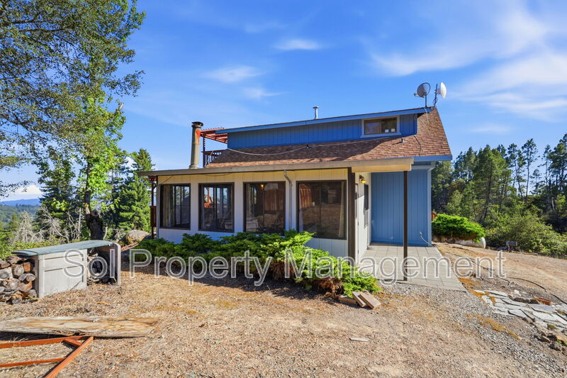 Watsonville House: 1005 Summit Road