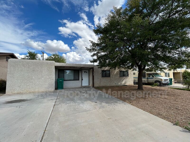 Farmington House: 2104 Smith Ln