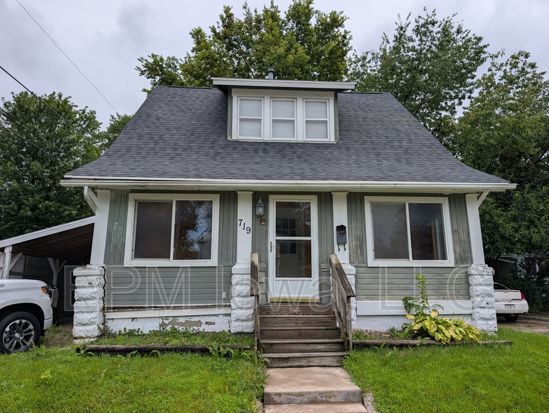 Waterloo House: 719 Marsh Street