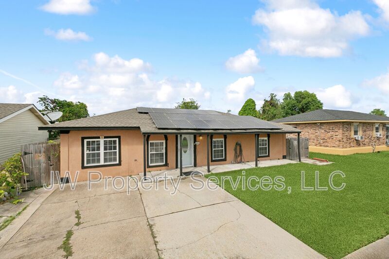 Marrero House: 5832 Segnette Dr