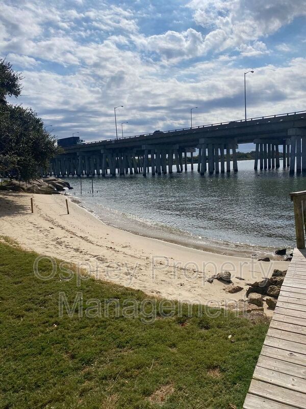 Beautiful Waterfront Condo - RENT SPECIAL first month 1/2 off if you sign by 11/21 AVAILABLE IMMEDIATELY!!!! - Slider navigation 25