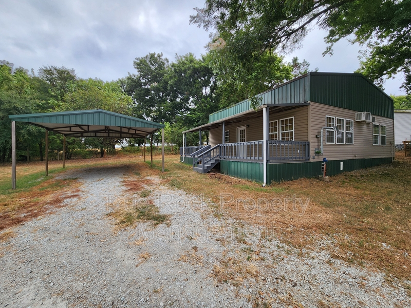 Roff House: 24152 SH 1W (Roff)