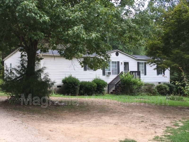Henderson House: 209 Big Buck Rd