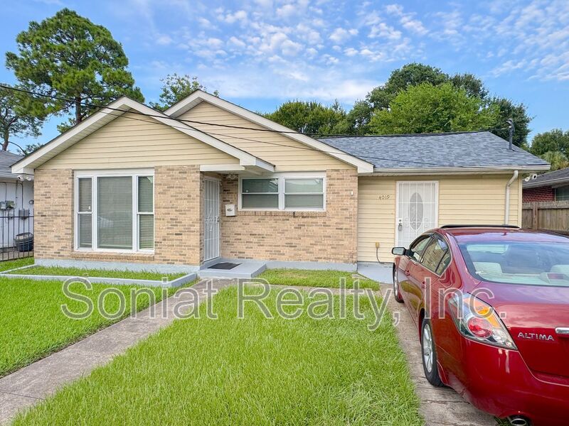 New Orleans House: 4019 Hamburg St.