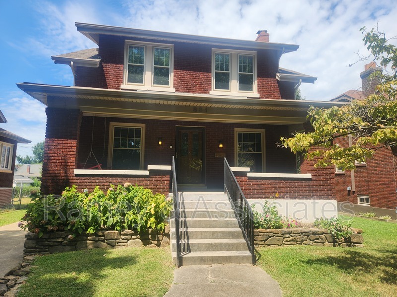 Louisville House: 831 Eastern Pkwy