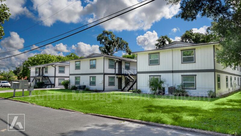 Deland House: 125 S Salisbury Ave