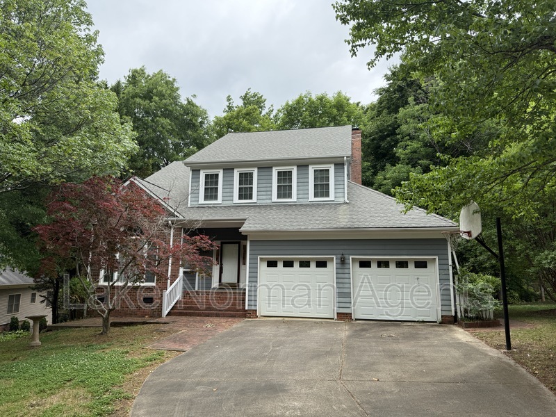 Charlotte House: 9423 Fairmead Drive