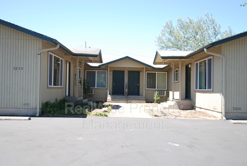 Roseburg Condo: 3050 NE Johnson St