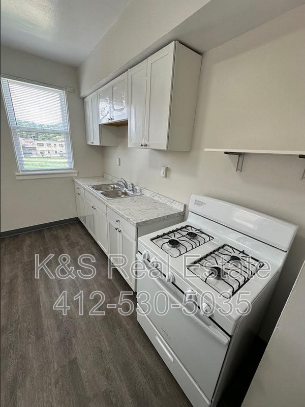 McKees Rocks Condo: 527 Marwood Avenue