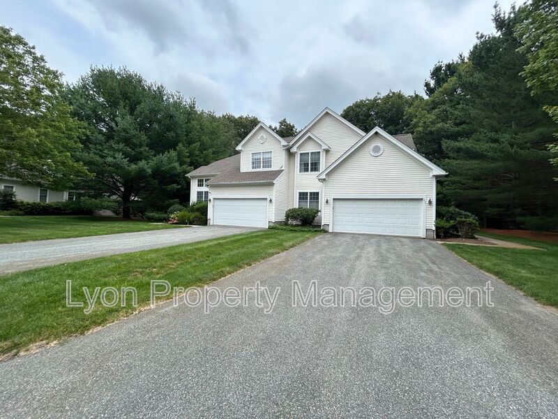 East Greenwich House: 240 Sanctuary Dr