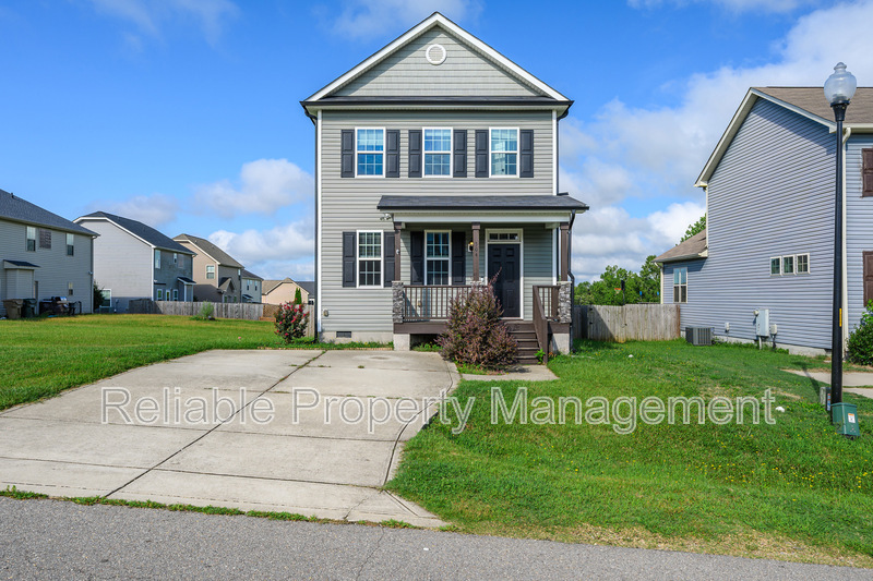 Clayton House: 304 Houston Lane