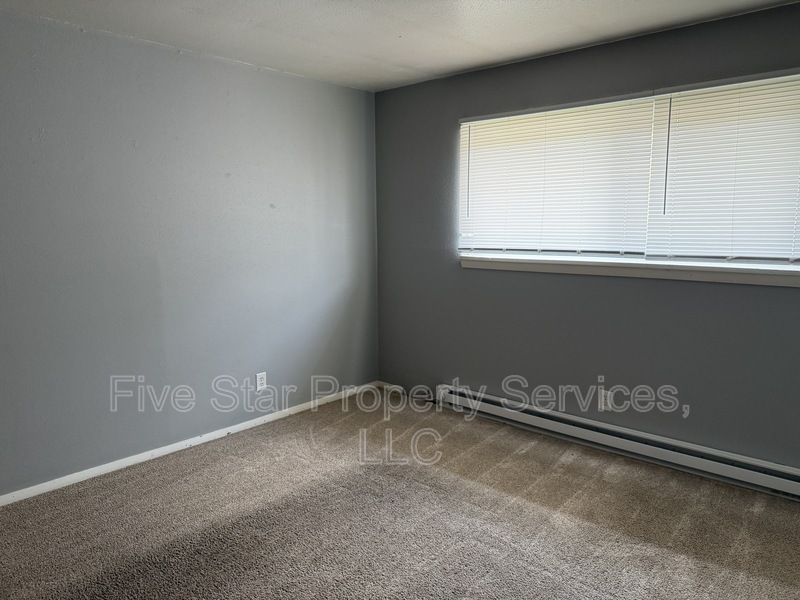 Springfield Condo: 3241 S Douglas Ave Bldg C-11