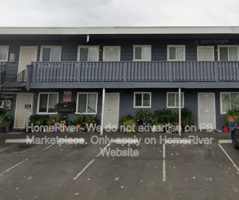 Sacramento House: 590 Las Palmas Ave