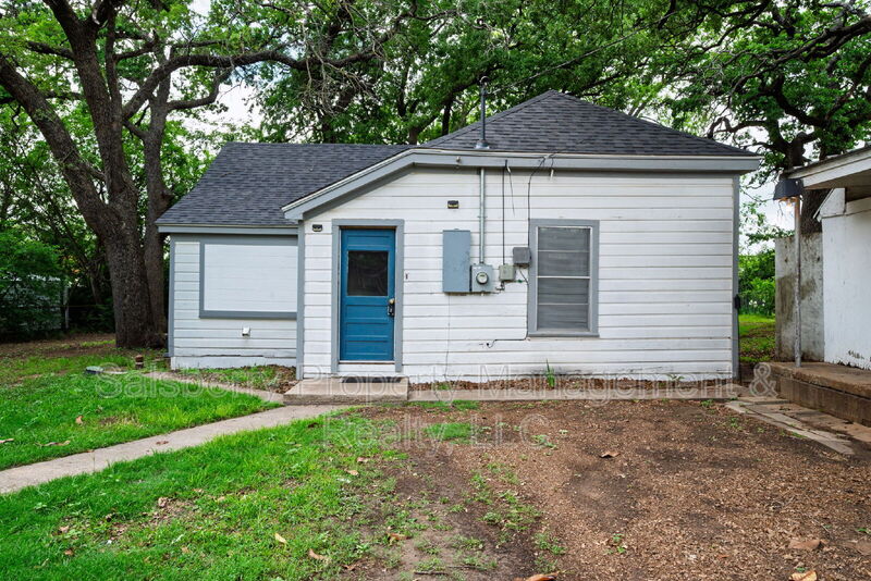Weatherford House: 107 Windsor Court