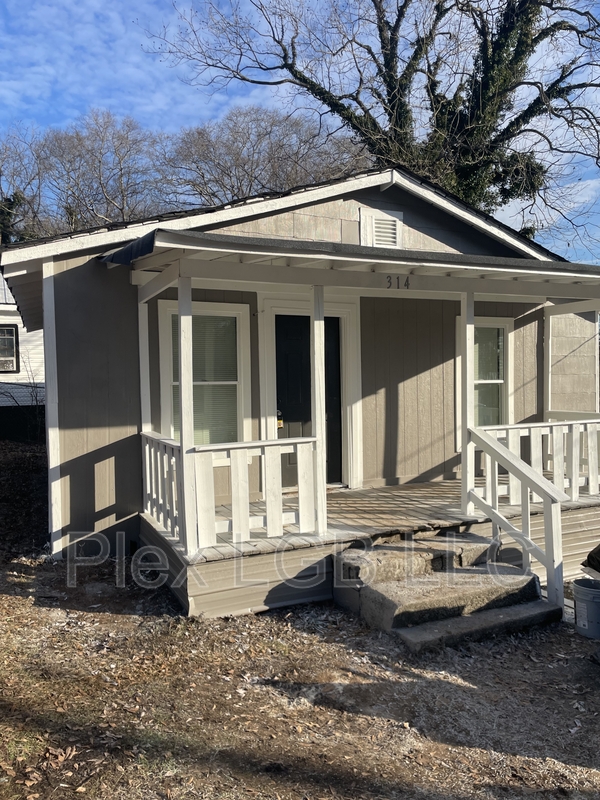 LaGrange House: 314 McCall Street