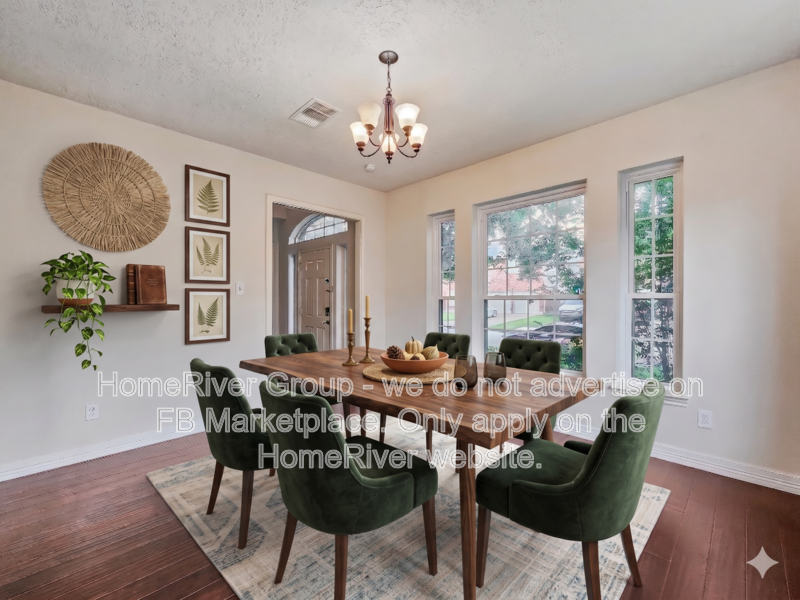 Houston House: 9343 Starfire Ln