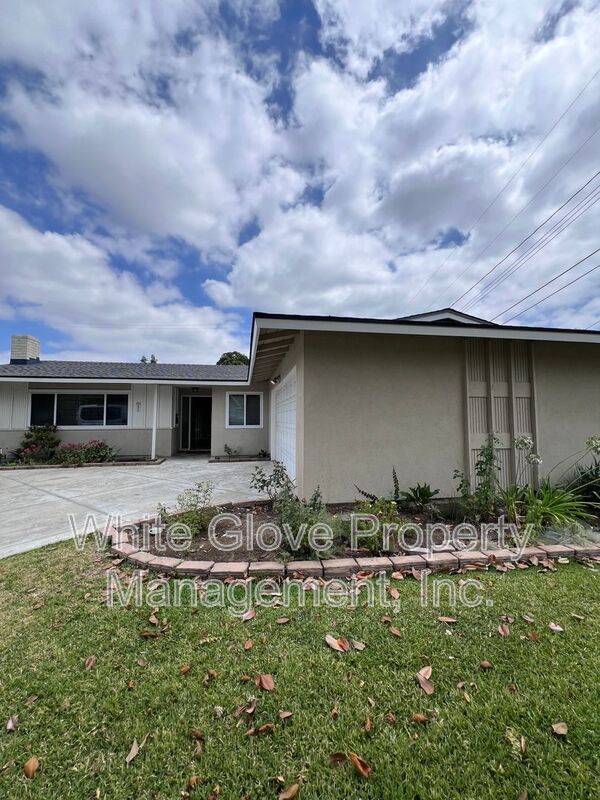 Fullerton House: 1006 E Brookdale Pl.