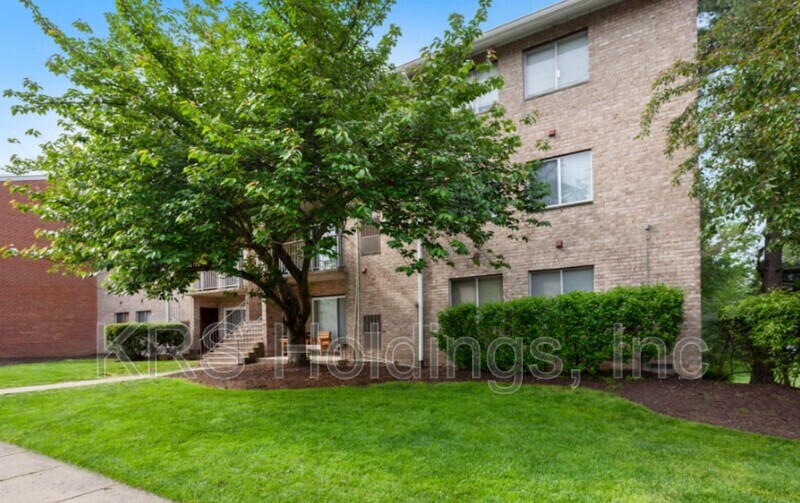 Alexandria Condo: 7997 Audubon Ave